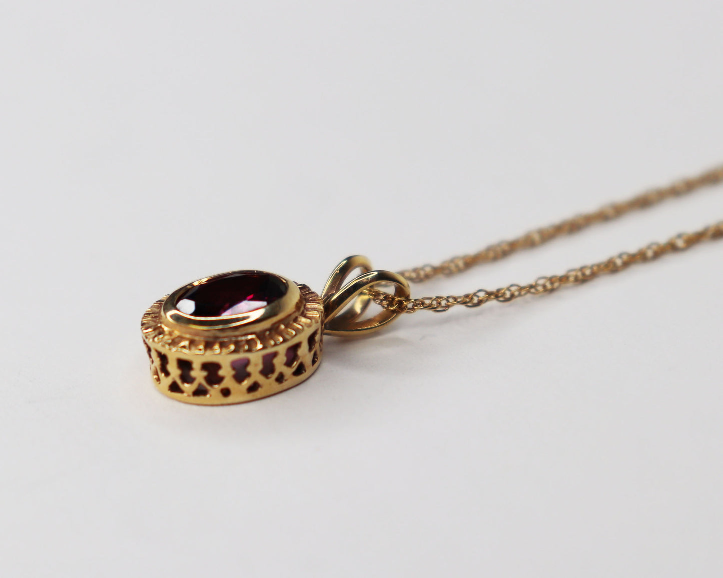 14kt Garnet Pendant