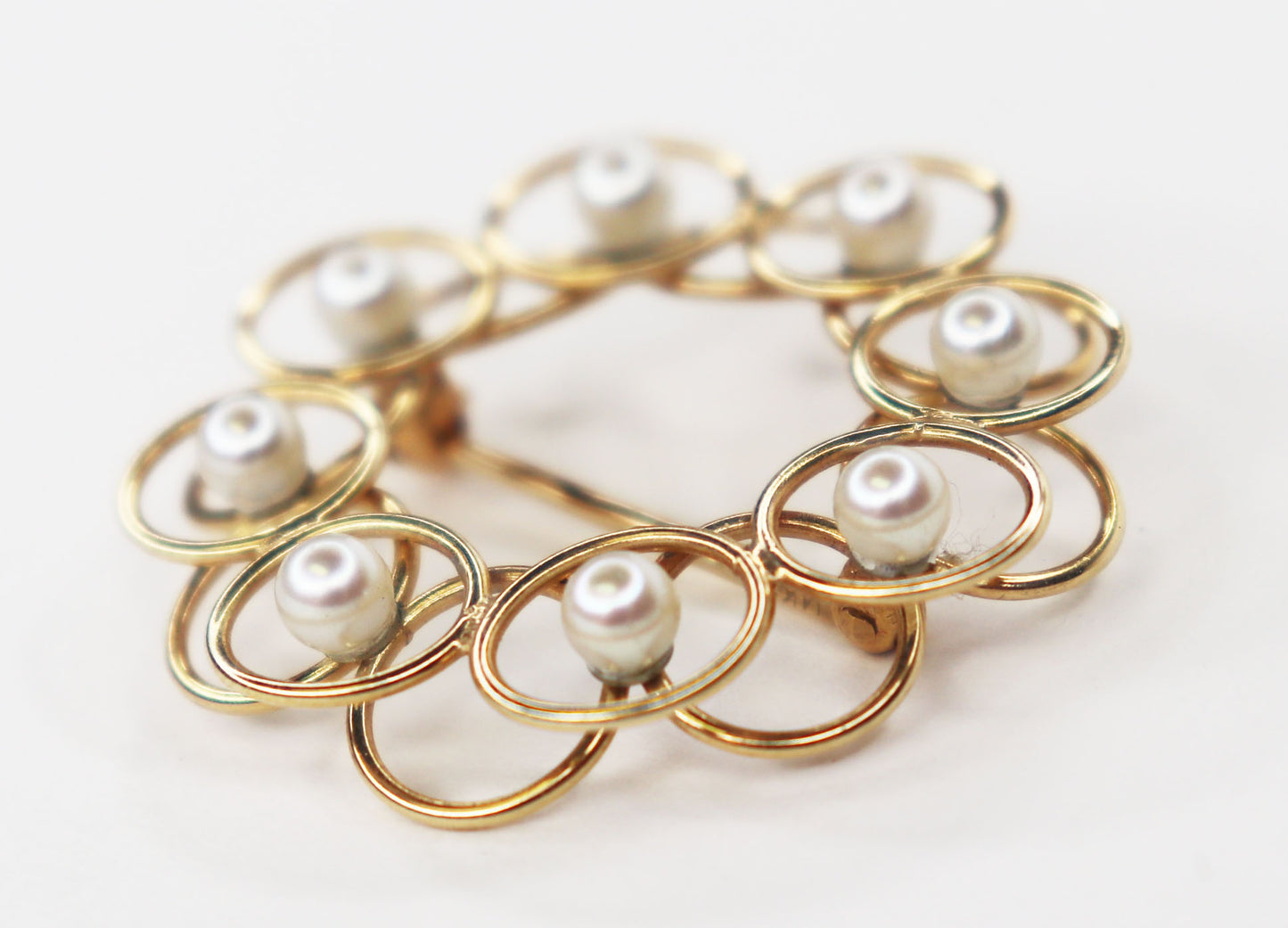 14kt Open Circle Pearl Brooch