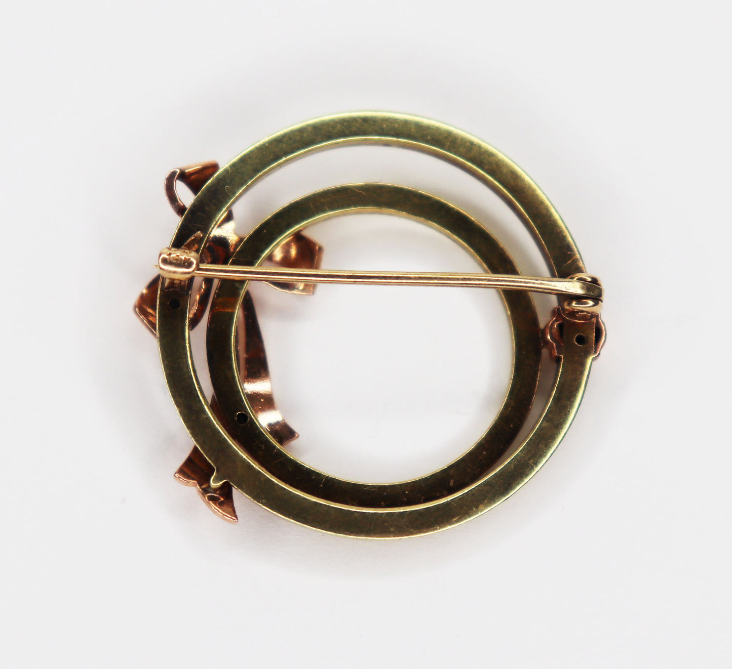 14kt Circle and Bow Brooch