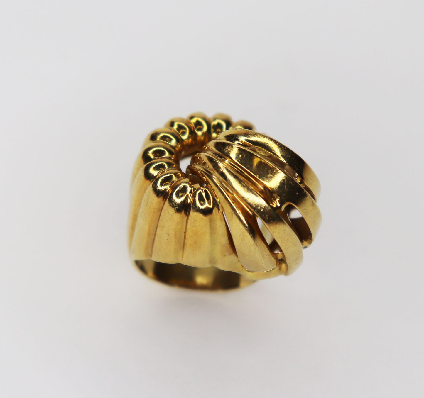 18kt Sculptural Fashion Ring