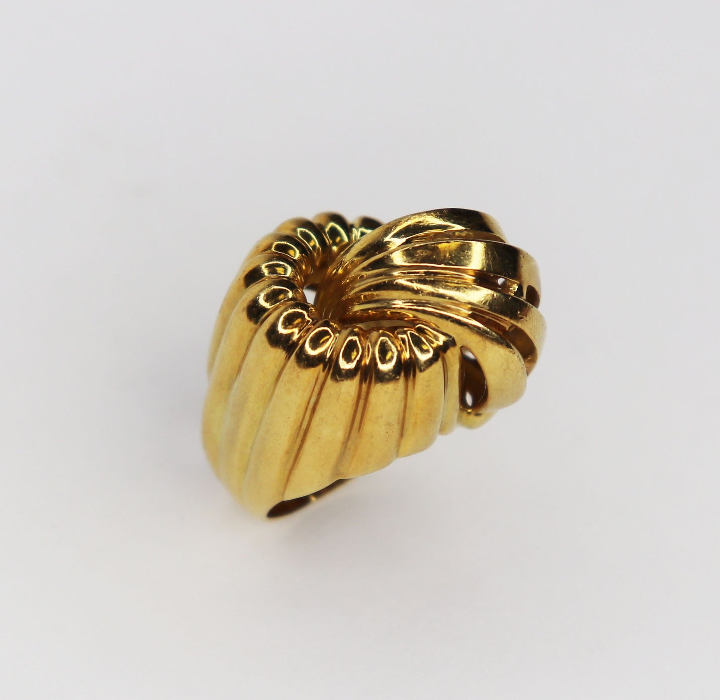 18kt Sculptural Fashion Ring