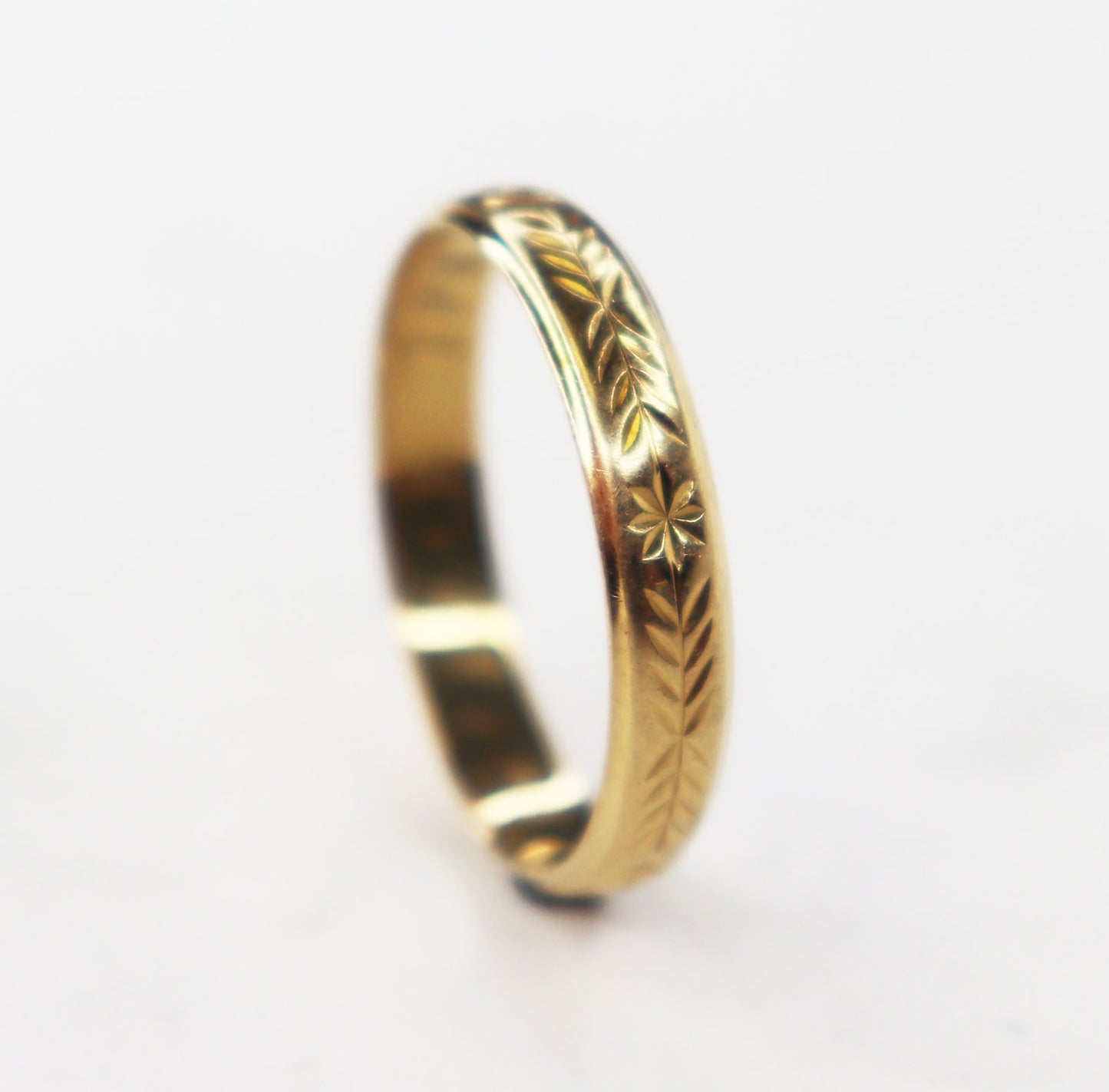 14kt Engraved Wedding Band Set