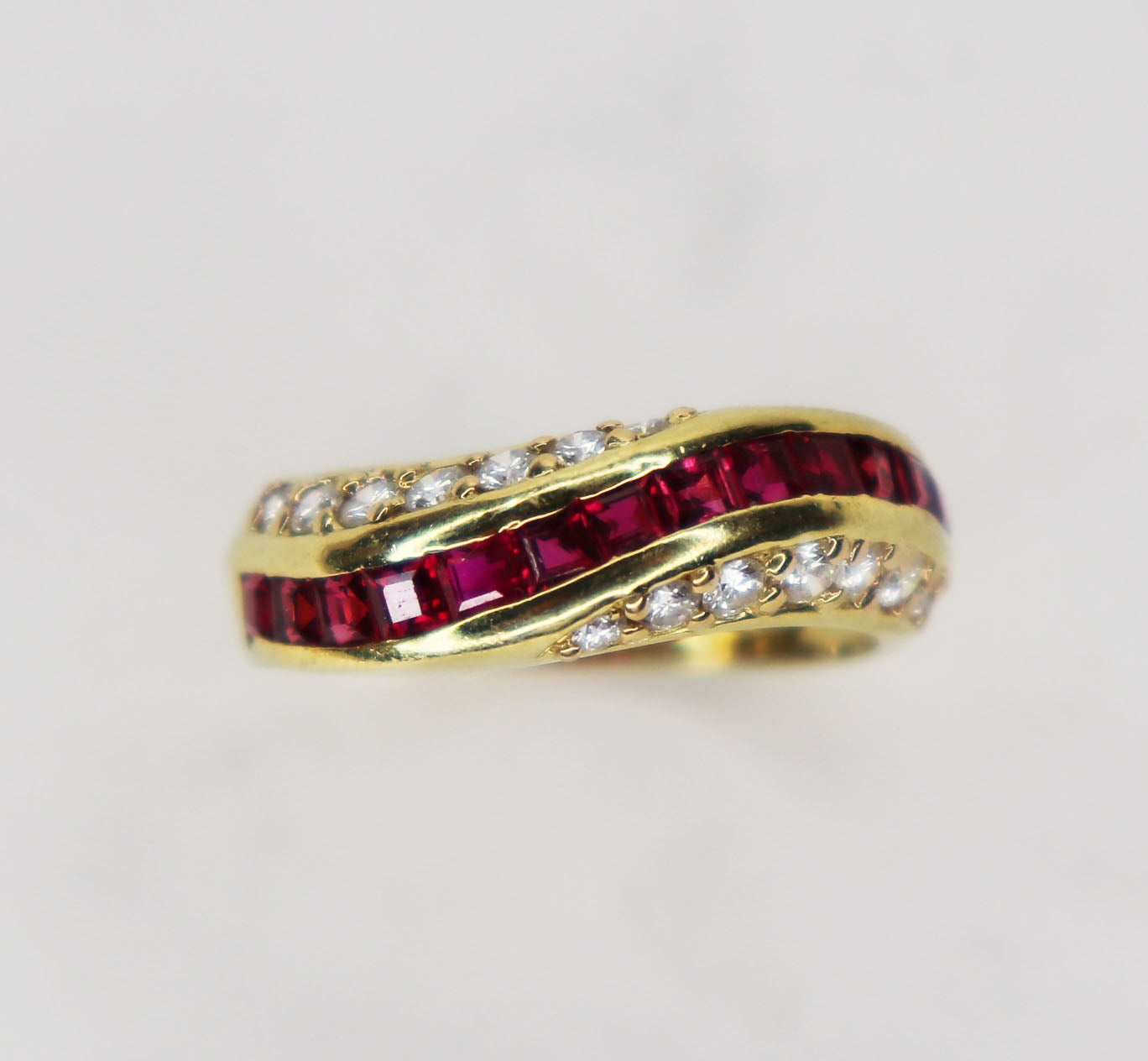 18kt Diamond & Ruby Ring